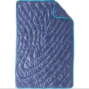 NWOT Rumpl Puffer Outdoor Blanket — Estate Blue